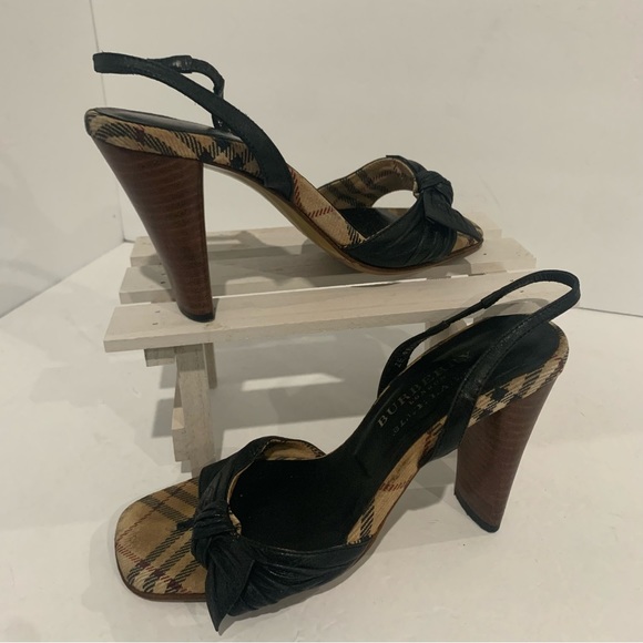 Authentic Vintage Burberrys Sandals - Picture 2 of 11